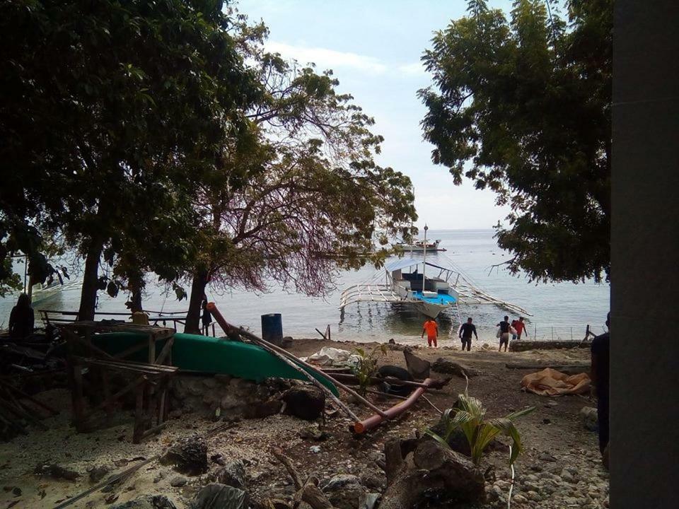 Mother Teresa Rooms And Restaurant Oslob Extérieur photo